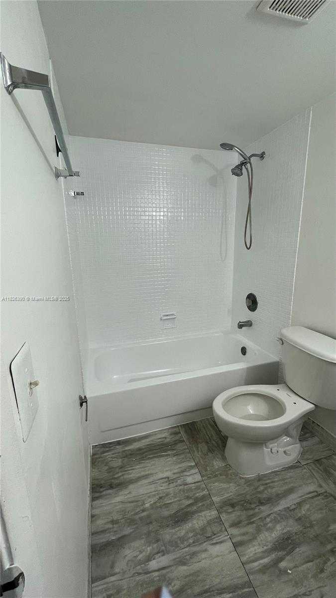 Small Image of 415 WEST PARK DR #201, Miami Number 10