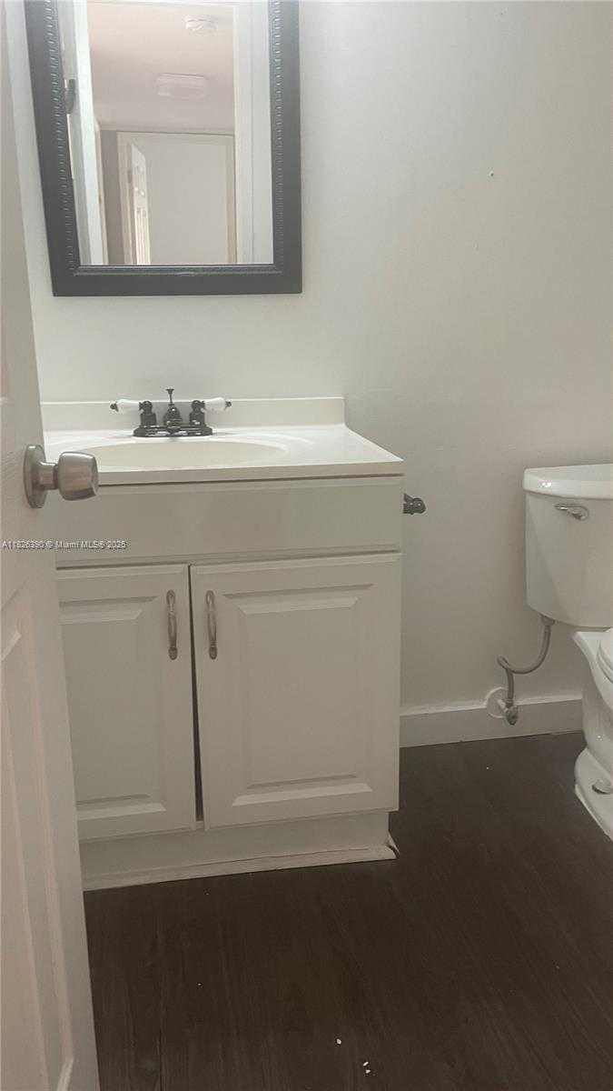 Small Image of 415 WEST PARK DR #201, Miami Number 11