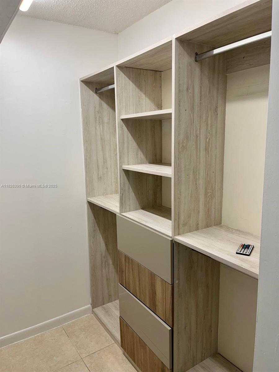 Small Image of 415 WEST PARK DR #201, Miami Number 13