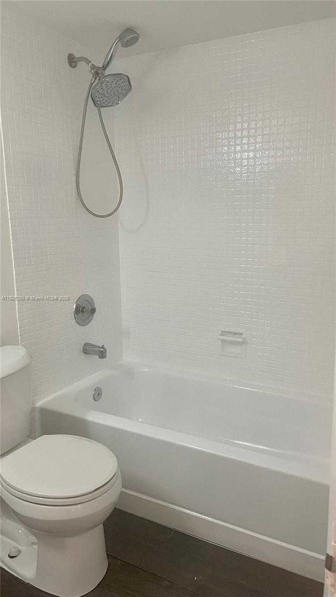 Small Image of 415 WEST PARK DR #201, Miami Number 14