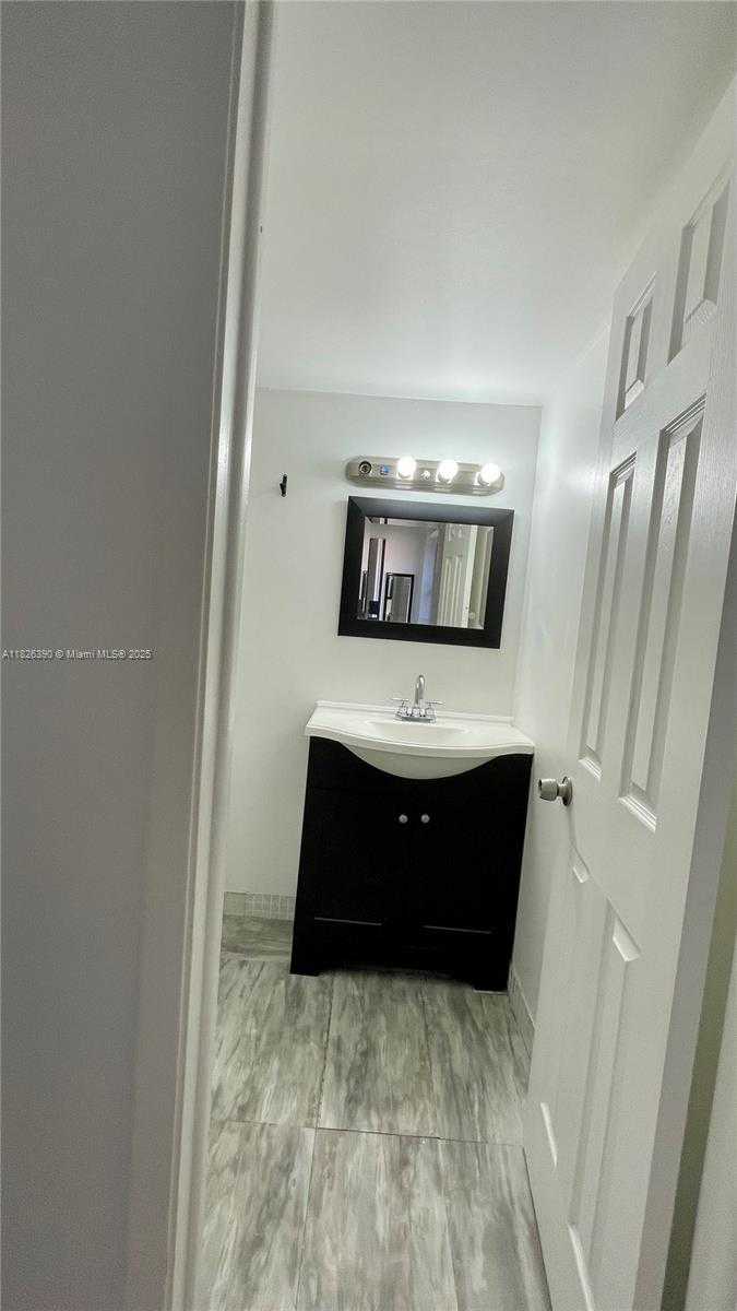 Small Image of 415 WEST PARK DR #201, Miami Number 15