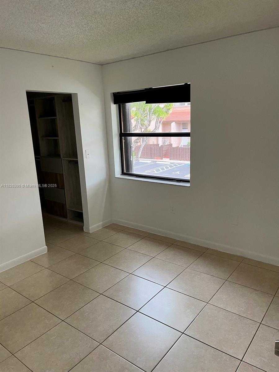 Small Image of 415 WEST PARK DR #201, Miami Number 17