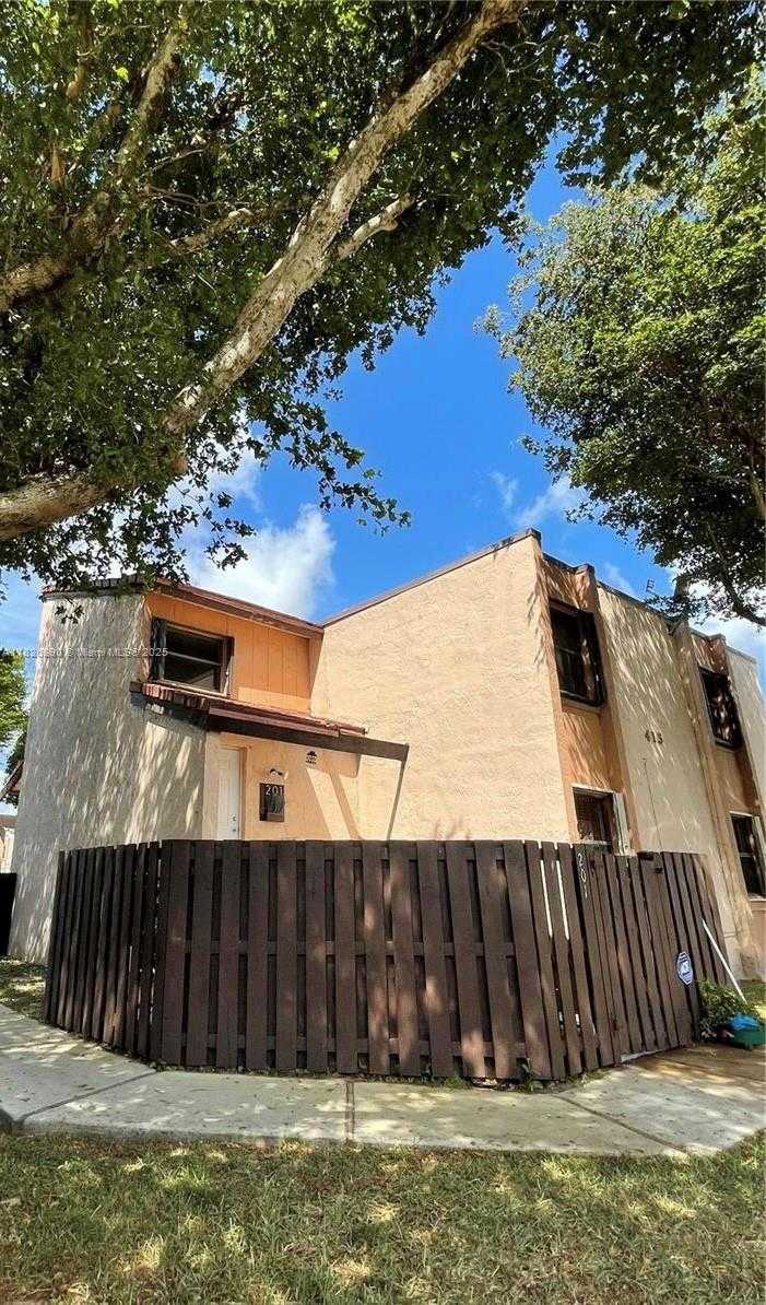 Small Image of 415 WEST PARK DR #201, Miami Number 19