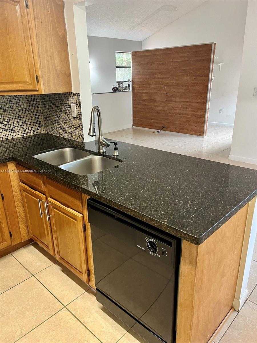 Small Image of 415 WEST PARK DR #201, Miami Number 2