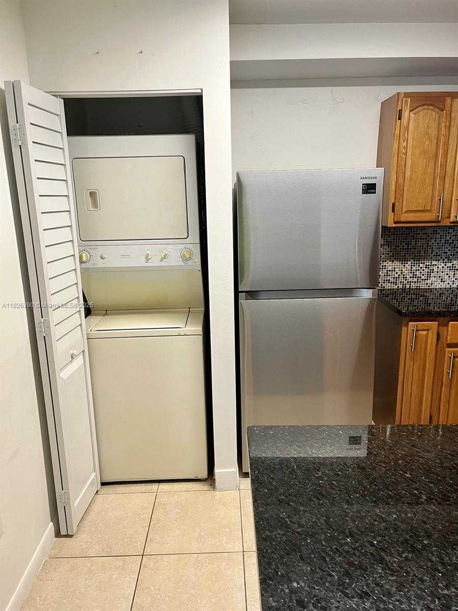 Small Image of 415 WEST PARK DR #201, Miami Number 3