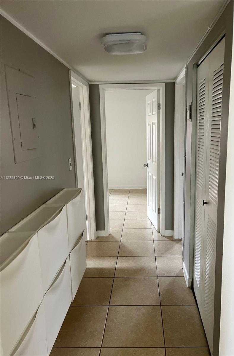 Small Image of 415 WEST PARK DR #201, Miami Number 5