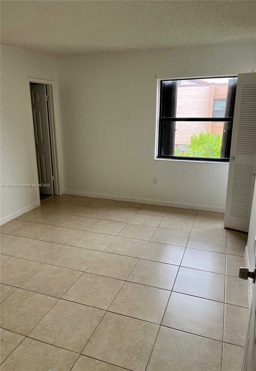 Small Image of 415 WEST PARK DR #201, Miami Number 7
