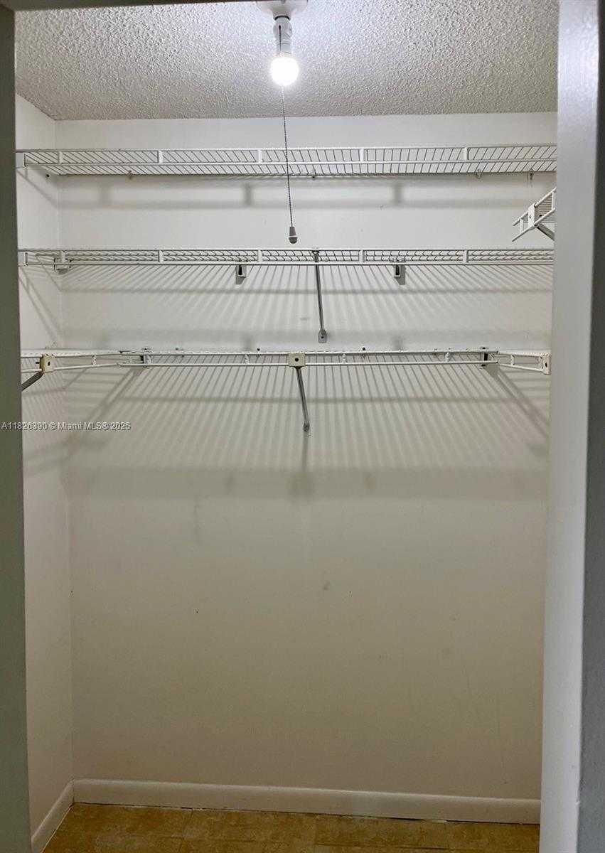 Small Image of 415 WEST PARK DR #201, Miami Number 8