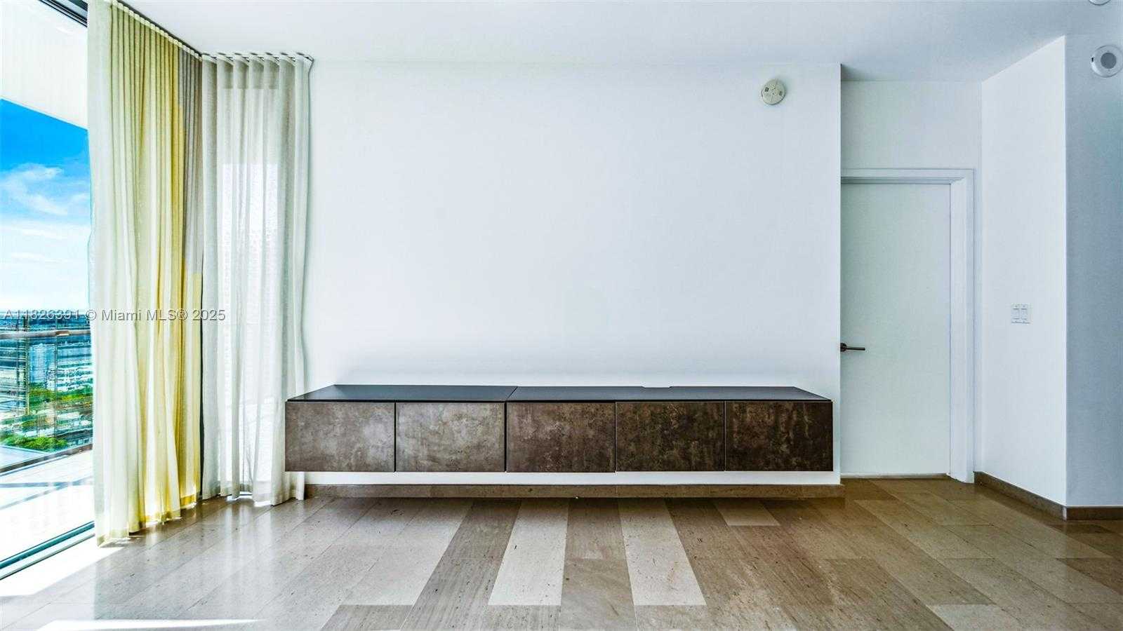 Small Image of 68 SOUTH EAST 6TH ST #1605, Miami Number 5