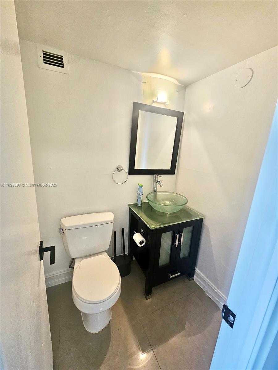 Small Image of 1020 MERIDIAN AVE #612, Miami Beach Number 2