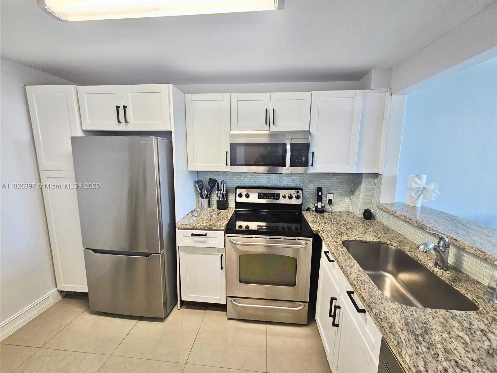 Small Image of 1020 MERIDIAN AVE #612, Miami Beach Number 3