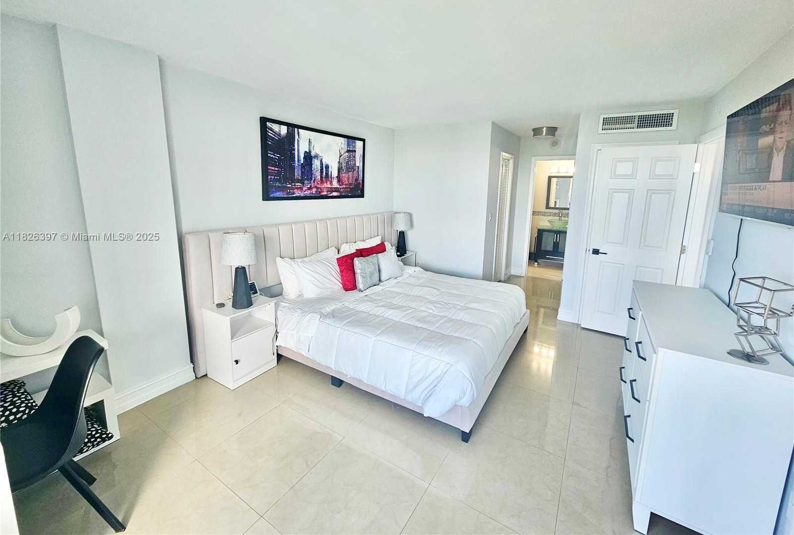 Small Image of 1020 MERIDIAN AVE #612, Miami Beach Number 4