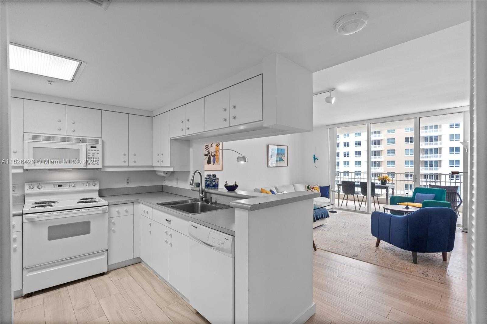 Small Image of 701 BRICKELL KEY BLVD #1408, Miami Number 2