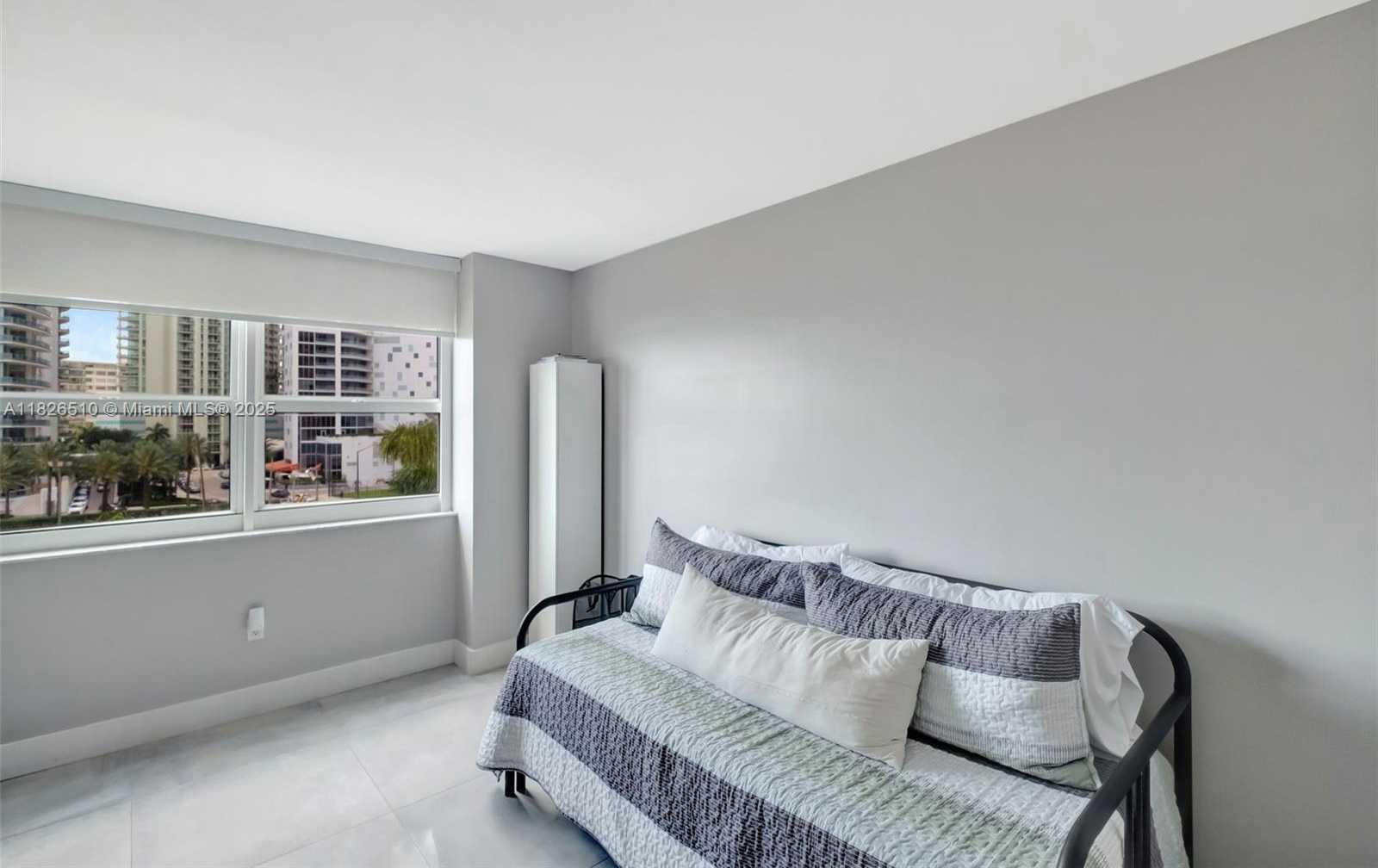 Small Image of 1155 BRICKELL BAY DR #403, Miami Number 14