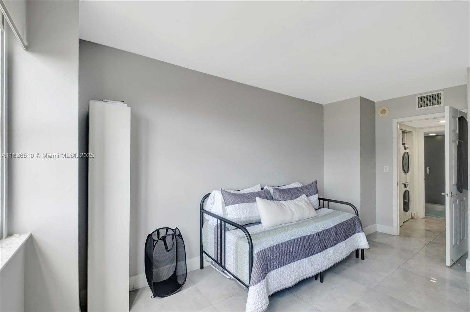 Small Image of 1155 BRICKELL BAY DR #403, Miami Number 15
