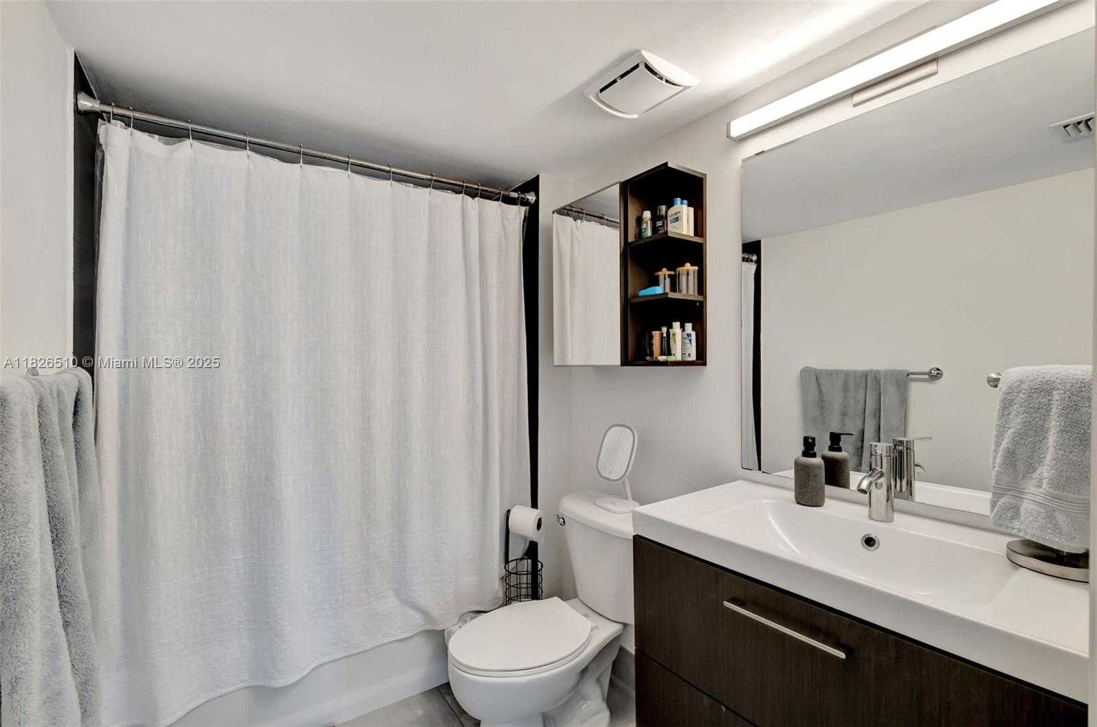 Small Image of 1155 BRICKELL BAY DR #403, Miami Number 16