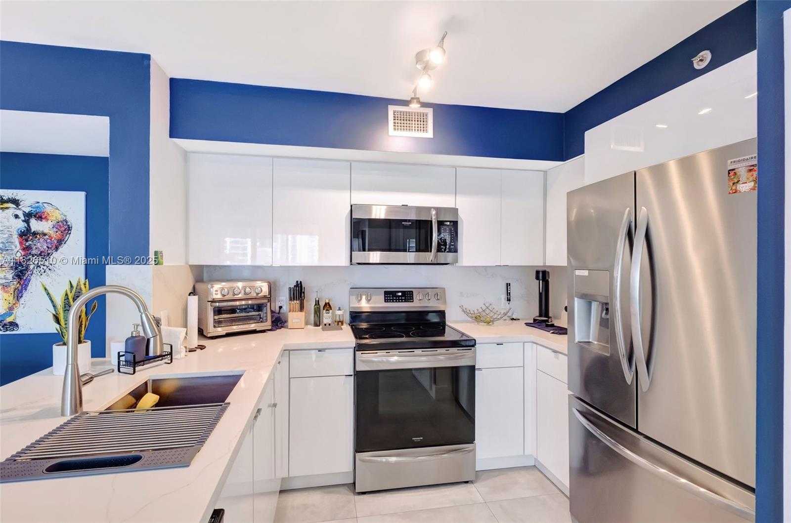 Small Image of 1155 BRICKELL BAY DR #403, Miami Number 4