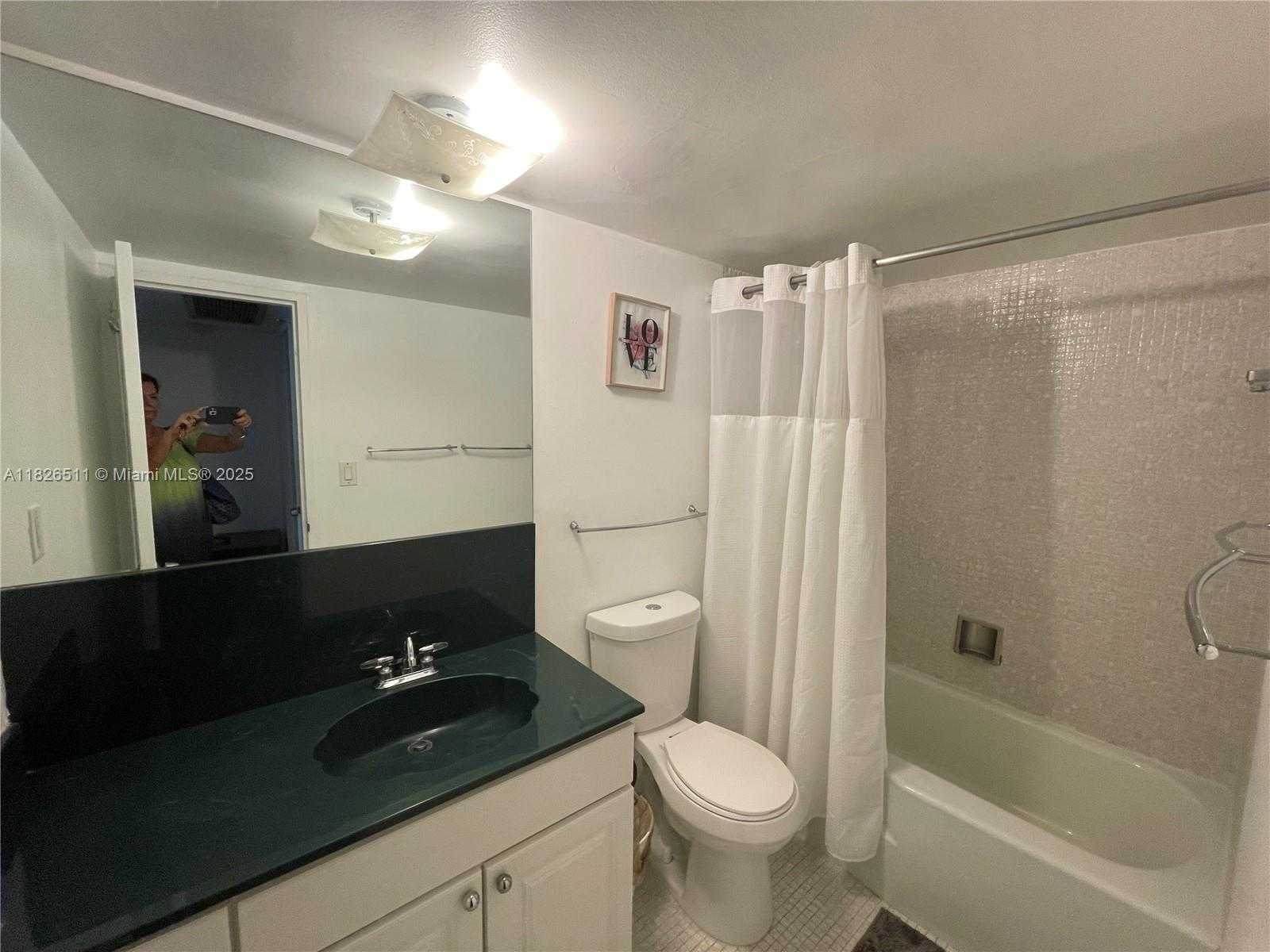 Small Image of 5700 COLLINS AVE #15H, Miami Beach Number 11