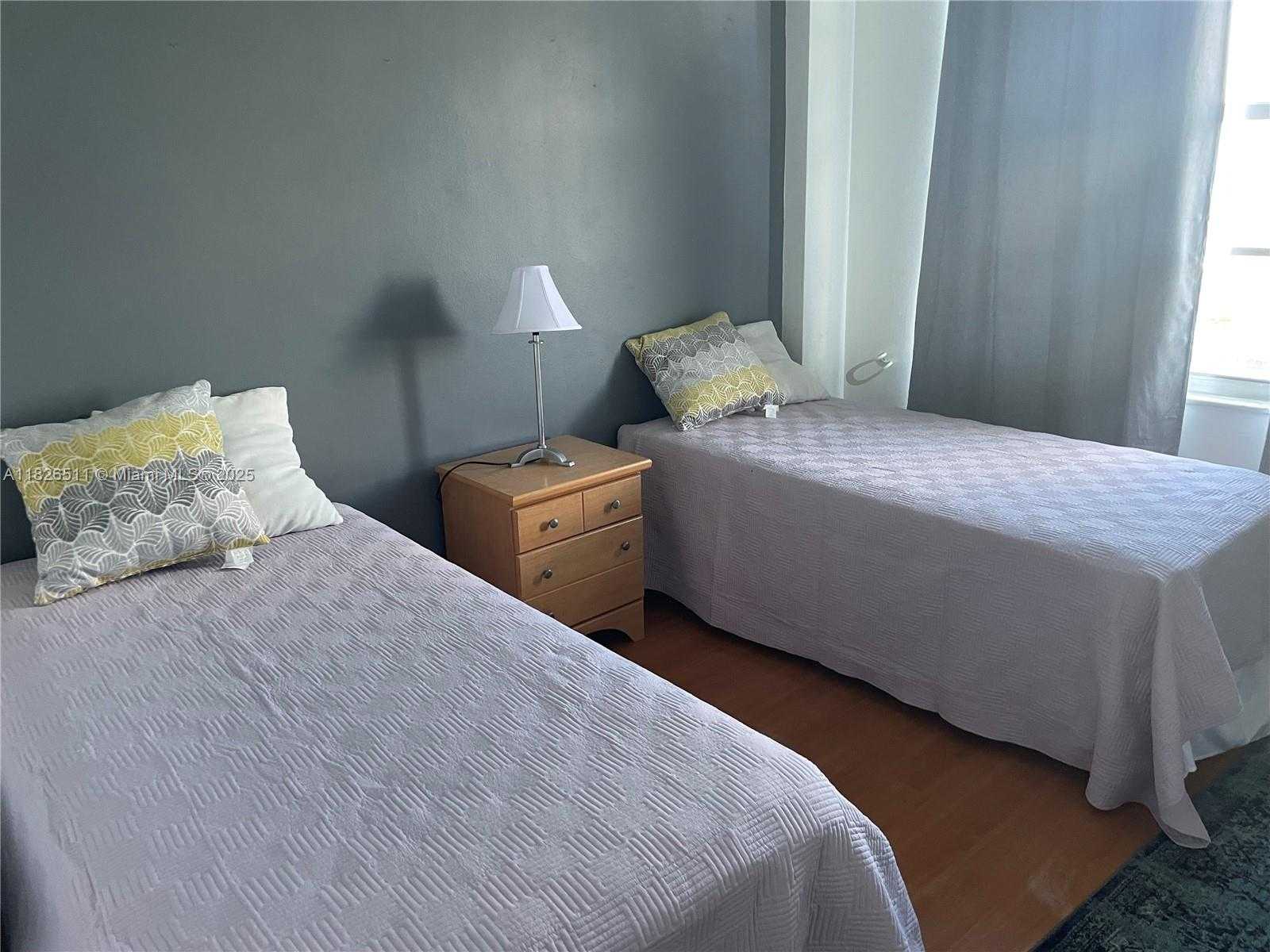 Small Image of 5700 COLLINS AVE #15H, Miami Beach Number 12