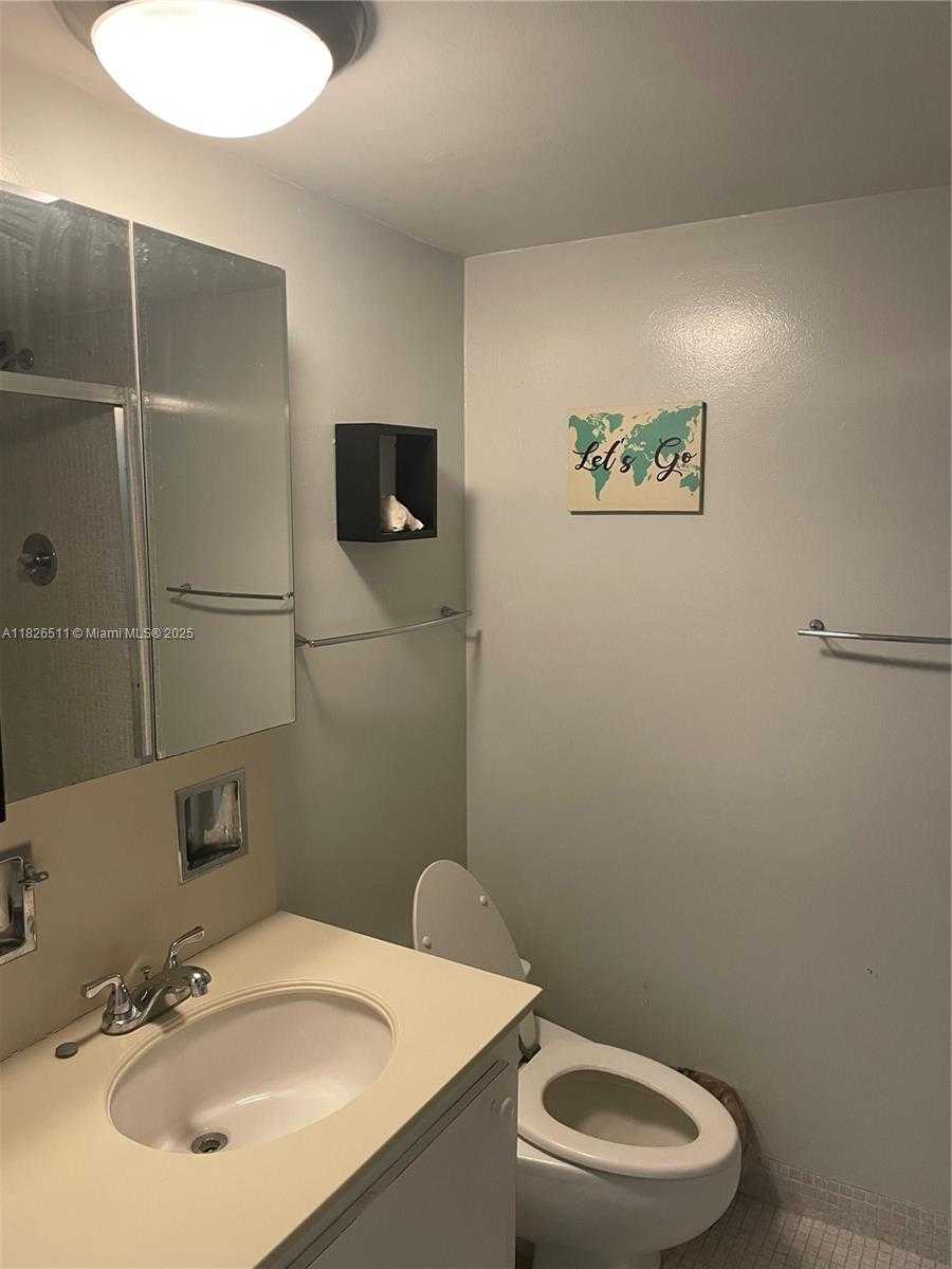 Small Image of 5700 COLLINS AVE #15H, Miami Beach Number 13
