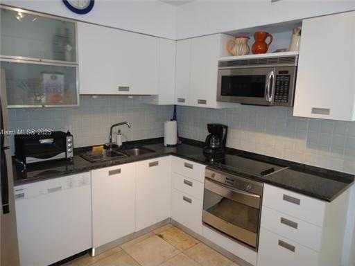 Small Image of 5700 COLLINS AVE #15H, Miami Beach Number 15