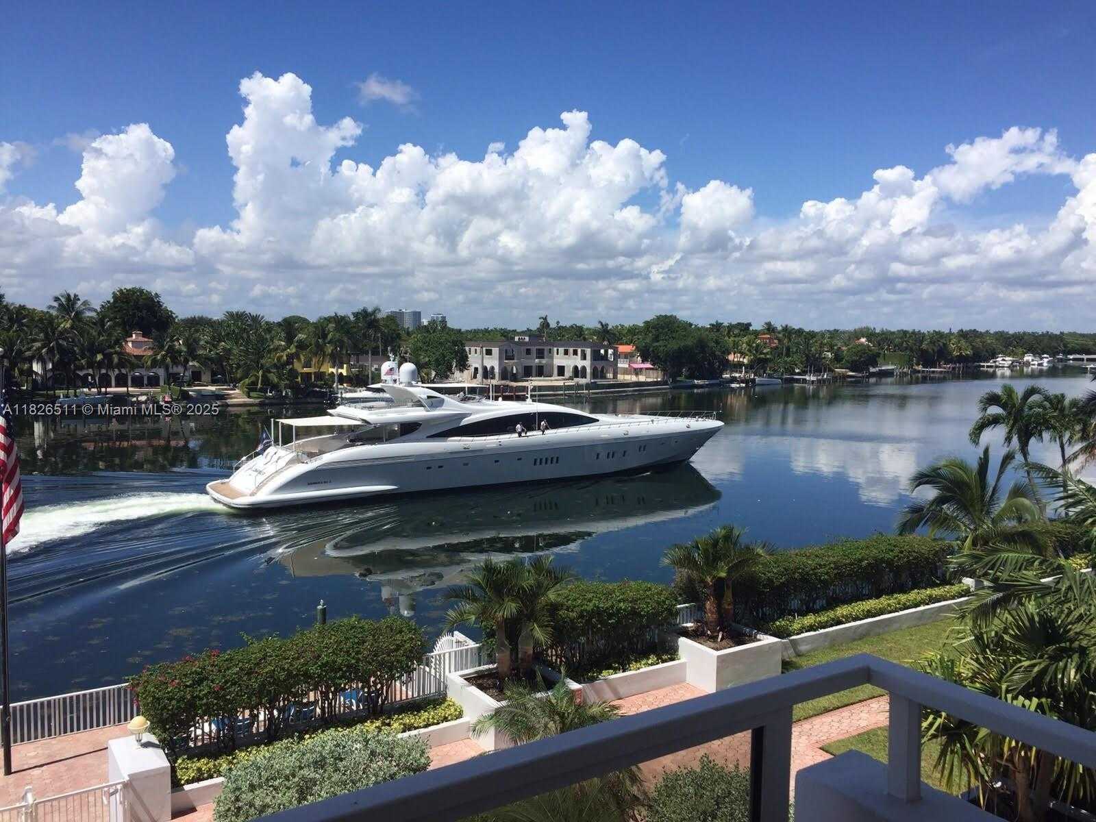 Small Image of 5700 COLLINS AVE #15H, Miami Beach Number 8