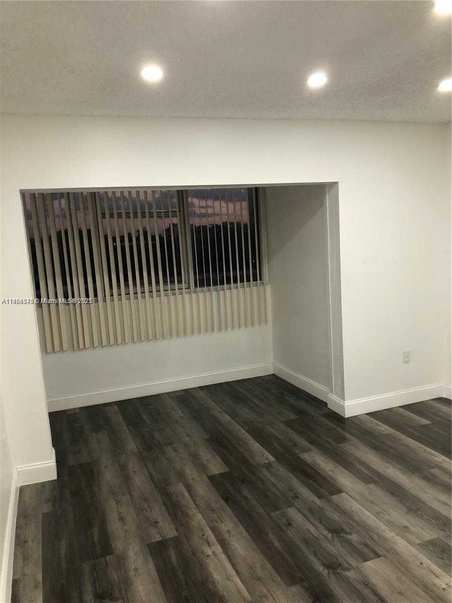 Small Image of 1555 WEST 44TH PL #334, Hialeah Number 10