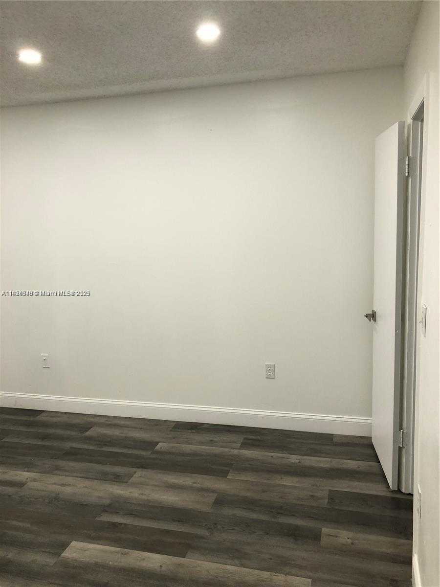 Small Image of 1555 WEST 44TH PL #334, Hialeah Number 11