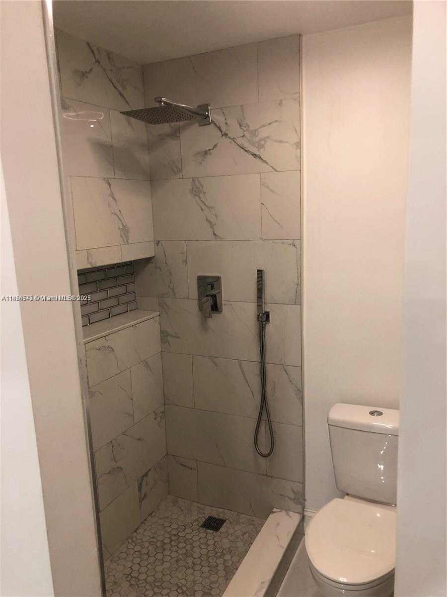 Small Image of 1555 WEST 44TH PL #334, Hialeah Number 12