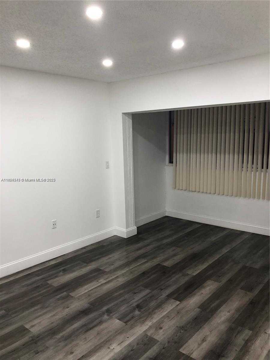 Small Image of 1555 WEST 44TH PL #334, Hialeah Number 14