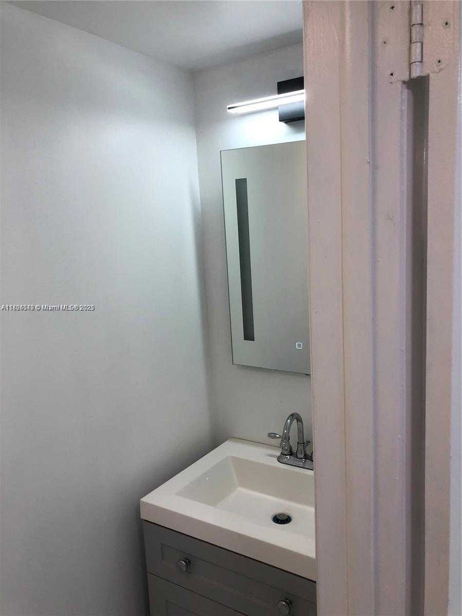 Small Image of 1555 WEST 44TH PL #334, Hialeah Number 22