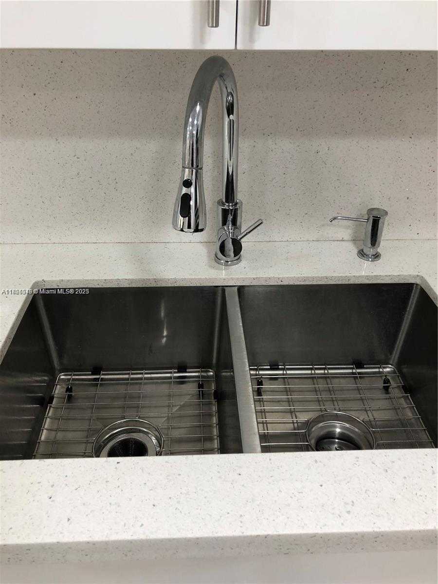 Small Image of 1555 WEST 44TH PL #334, Hialeah Number 25