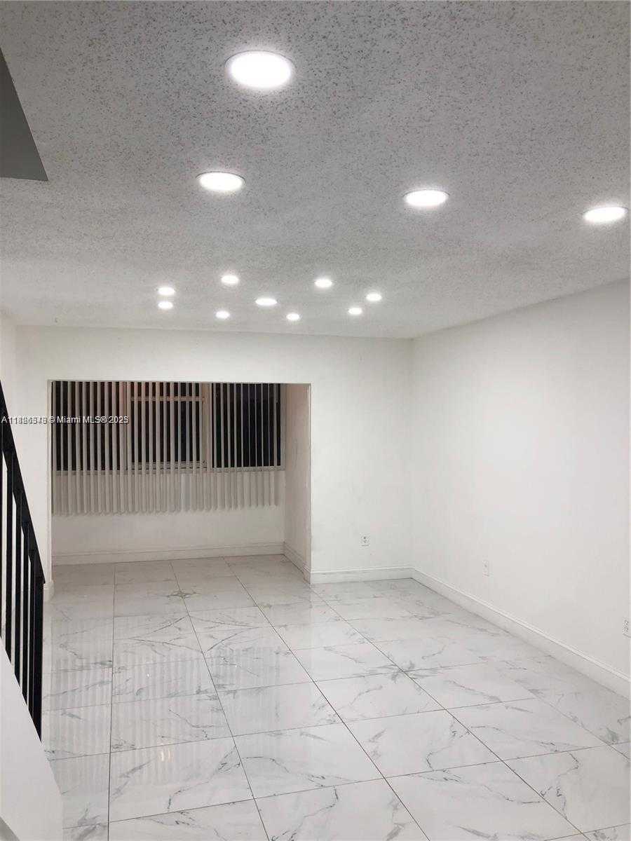 Small Image of 1555 WEST 44TH PL #334, Hialeah Number 29