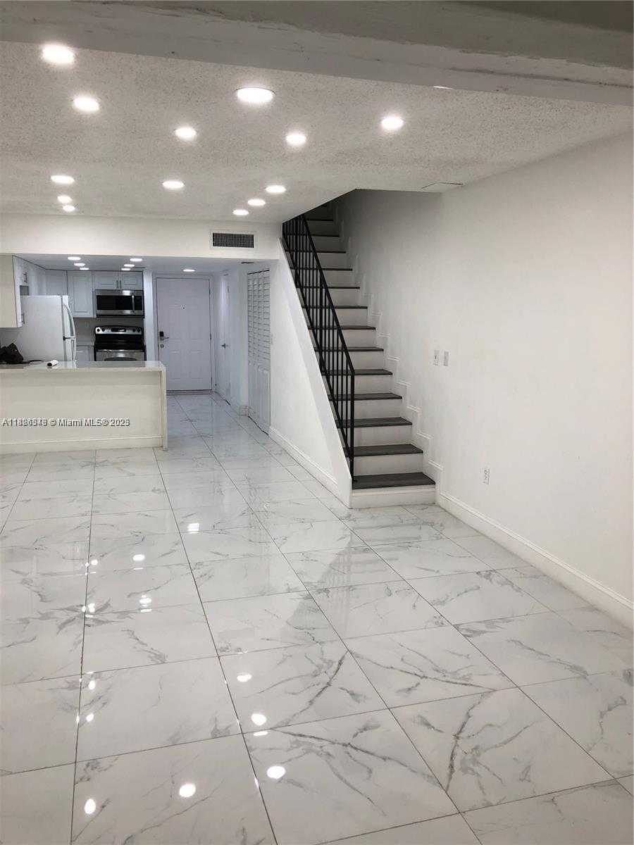 Small Image of 1555 WEST 44TH PL #334, Hialeah Number 4