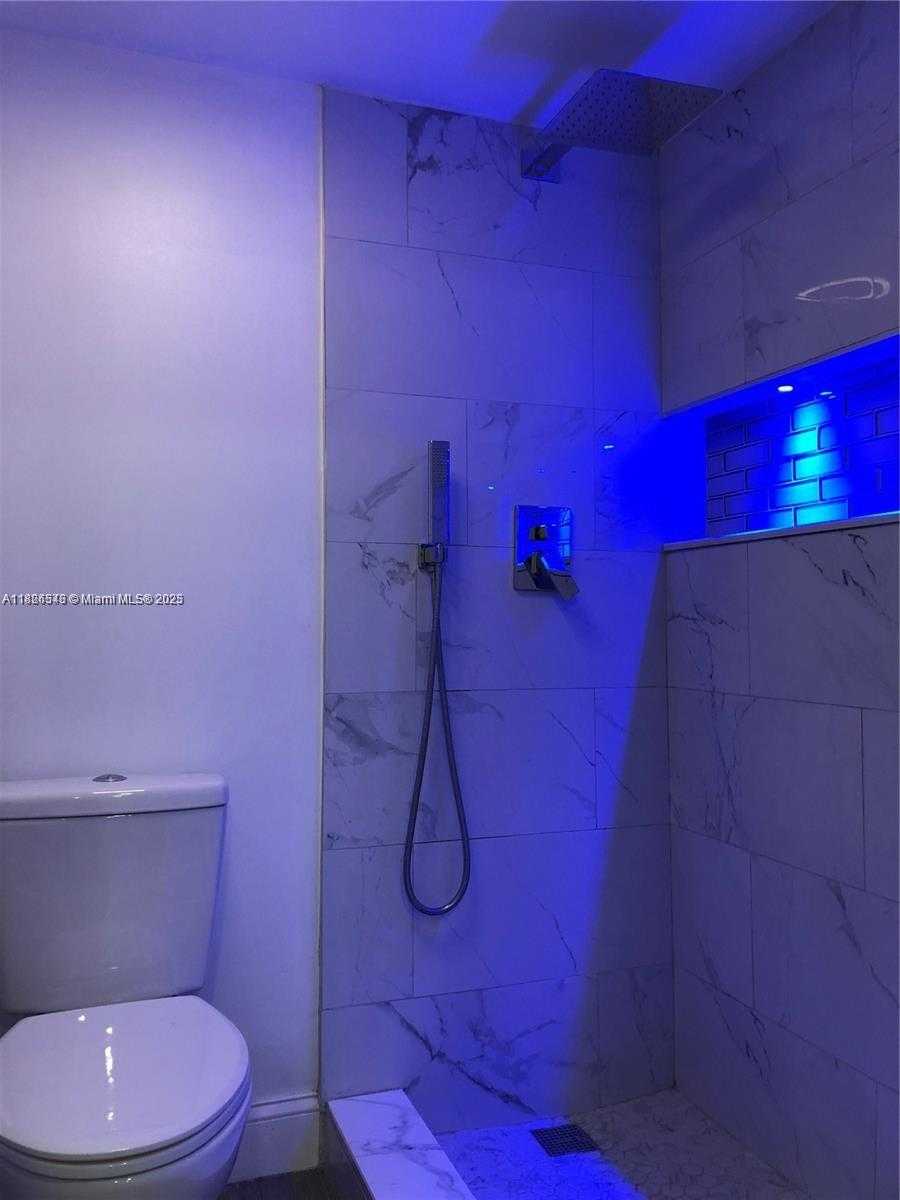 Small Image of 1555 WEST 44TH PL #334, Hialeah Number 6