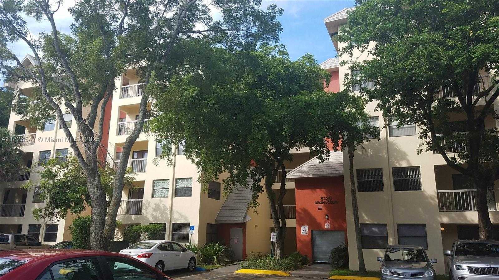 Small Image of 8100 GENEVA CT #438, Doral Number 11