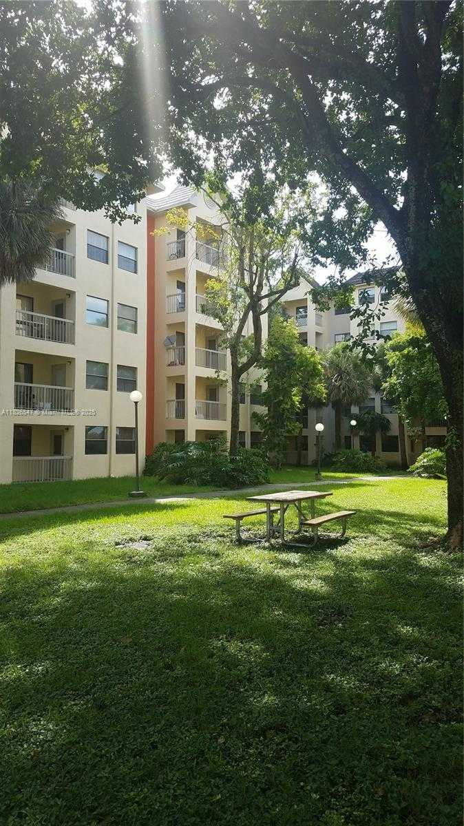 Small Image of 8100 GENEVA CT #438, Doral Number 13