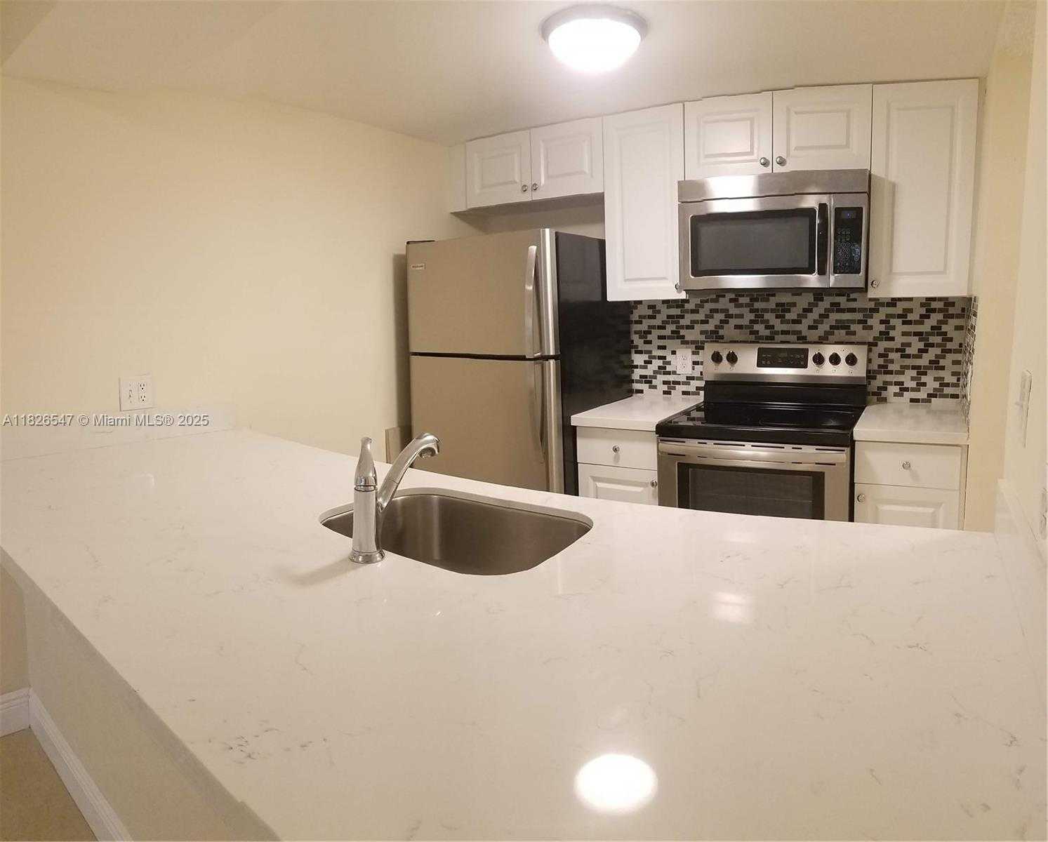 Small Image of 8100 GENEVA CT #438, Doral Number 2