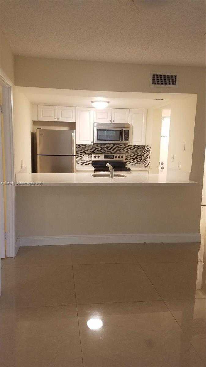 Small Image of 8100 GENEVA CT #438, Doral Number 3
