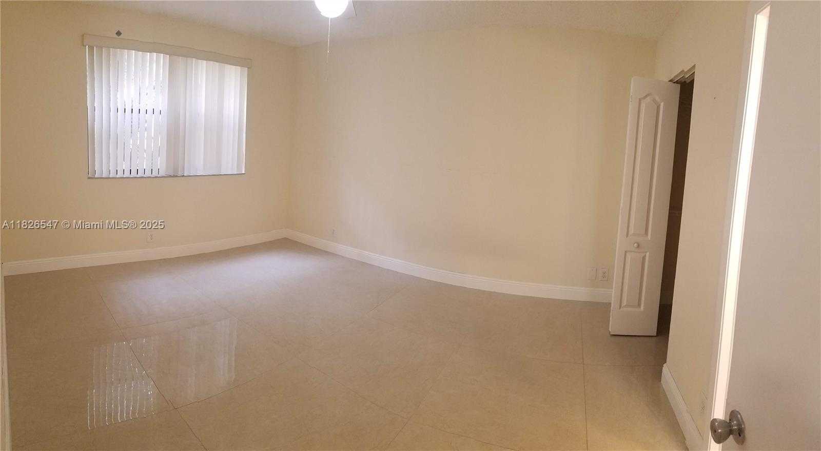 Small Image of 8100 GENEVA CT #438, Doral Number 5