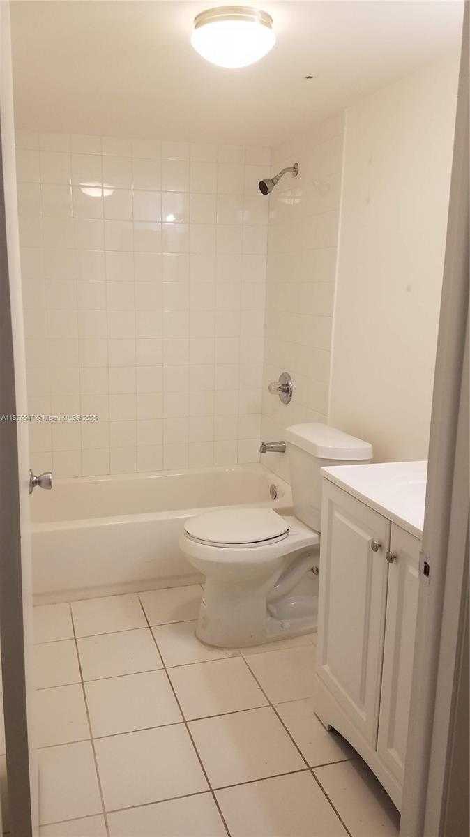 Small Image of 8100 GENEVA CT #438, Doral Number 6