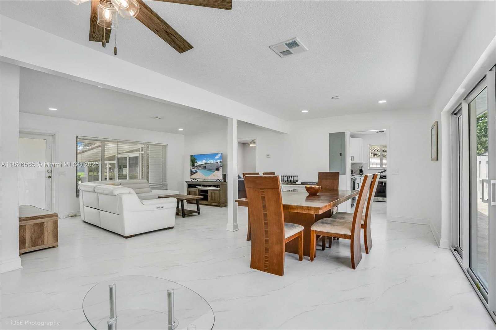 Small Image of 1633 SOUTH EAST 5TH CT, Deerfield Beach Number 5