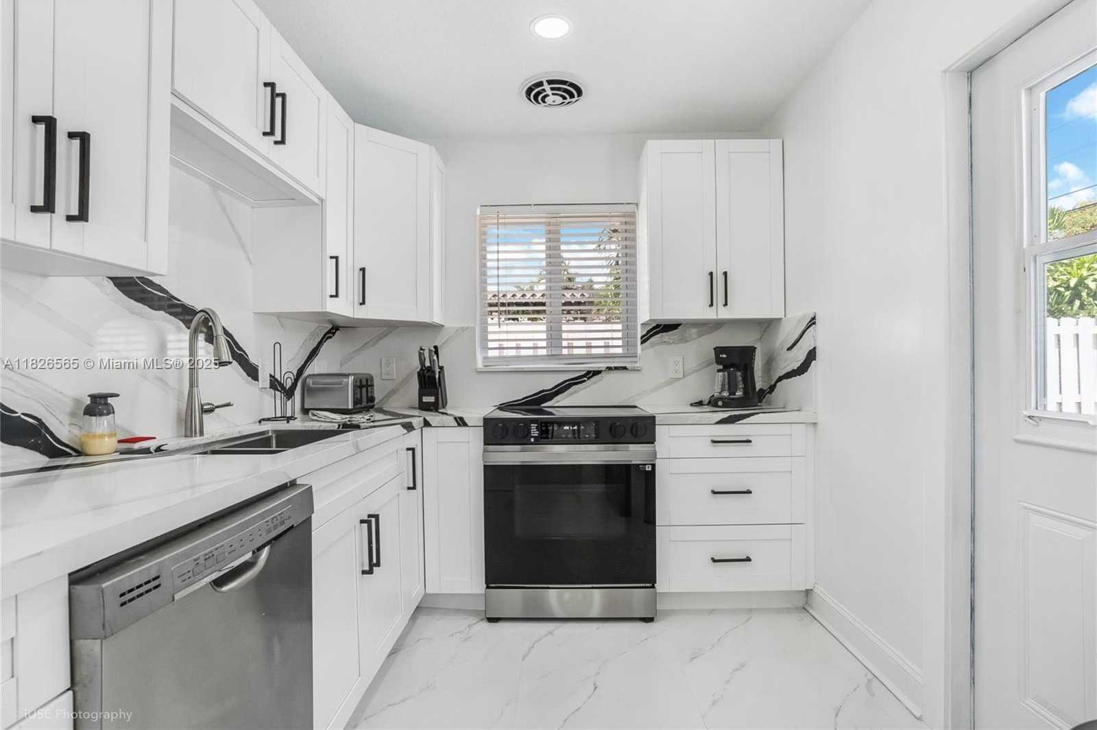 Small Image of 1633 SOUTH EAST 5TH CT, Deerfield Beach Number 6