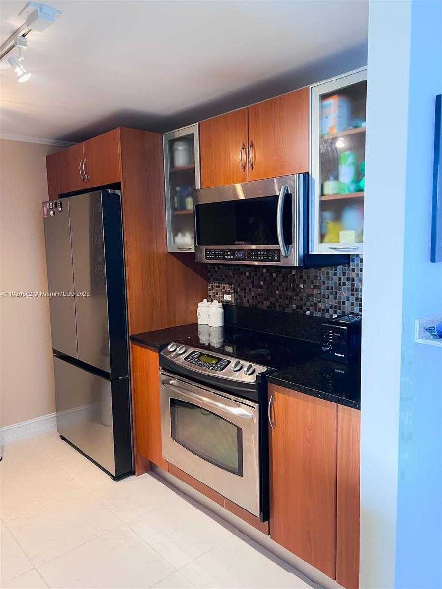 Small Image of 18800 NORTH EAST 29TH AVE #627, Aventura Number 7