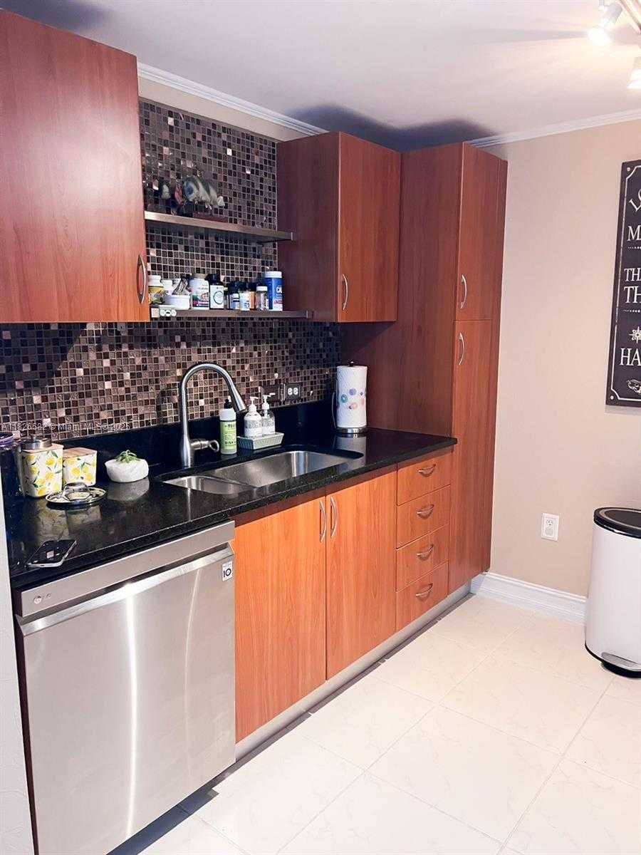 Small Image of 18800 NORTH EAST 29TH AVE #627, Aventura Number 8