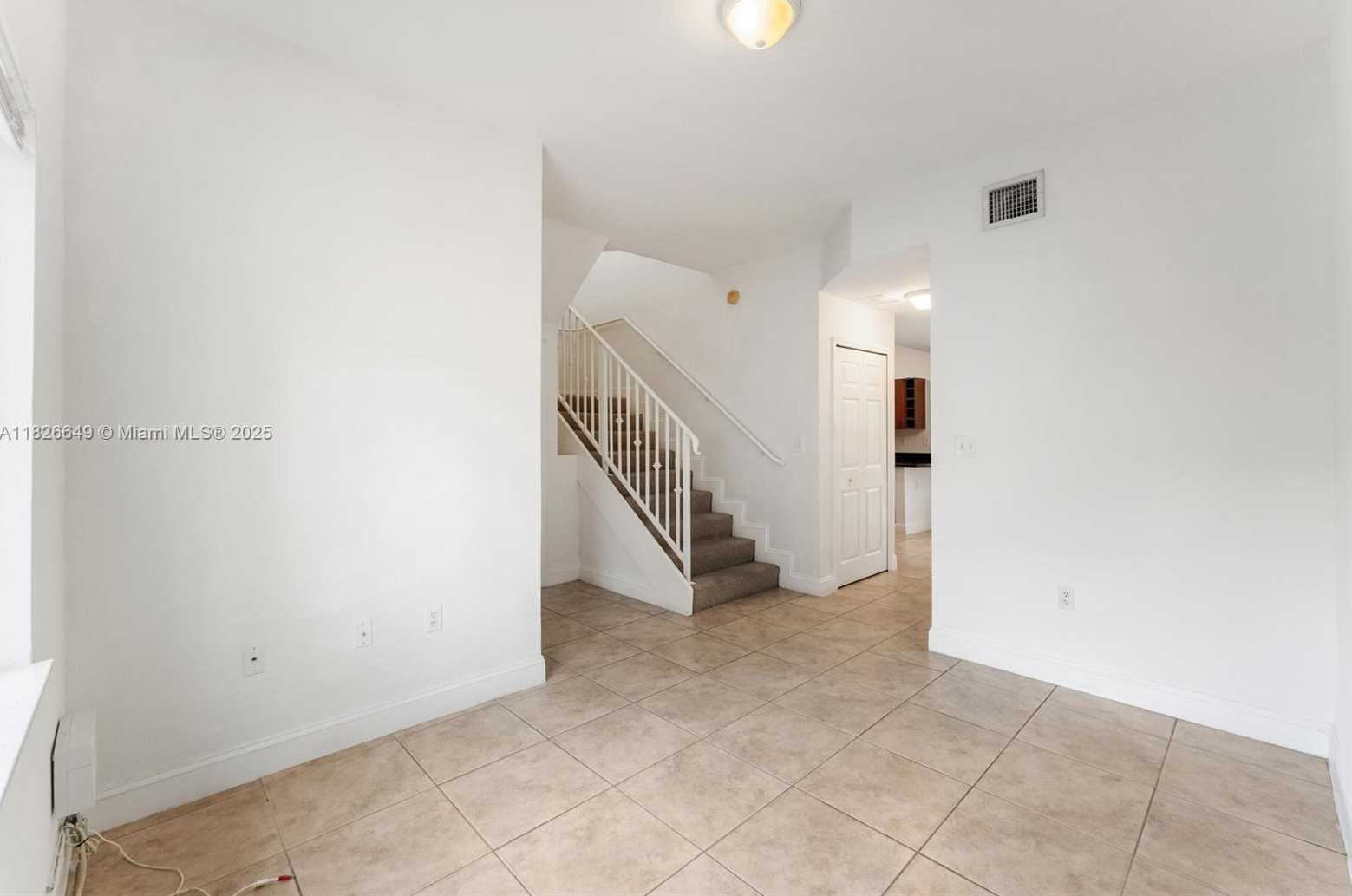 Small Image of 18032 NORTH WEST 74TH CT #18302, Hialeah Number 4