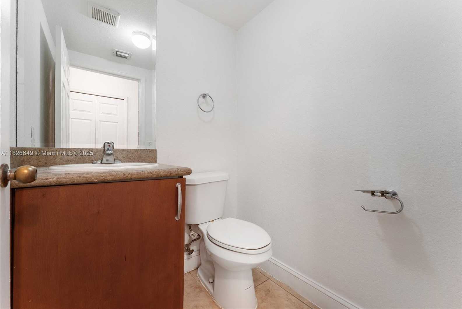 Small Image of 18032 NORTH WEST 74TH CT #18302, Hialeah Number 5