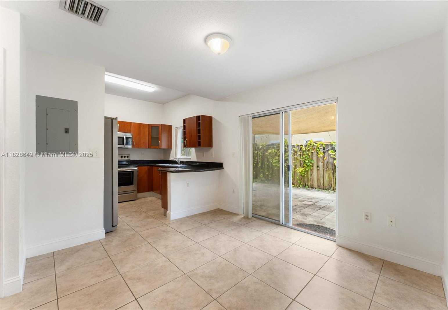 Small Image of 18032 NORTH WEST 74TH CT #18302, Hialeah Number 6