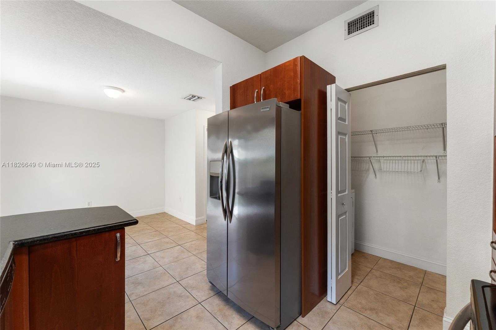 Small Image of 18032 NORTH WEST 74TH CT #18302, Hialeah Number 8