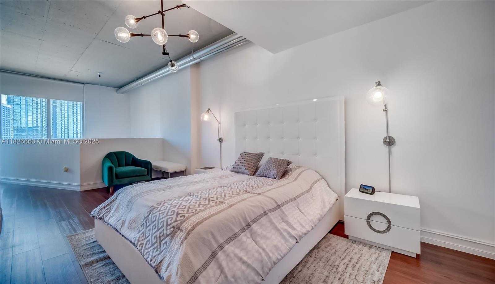 Small Image of 690 SOUTH WEST 1ST CT #2704, Miami Number 13